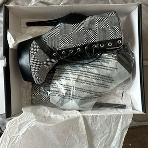 Scene by Shoe Dazzle - BRAND NEW IN BOX - Lianza - Size 9